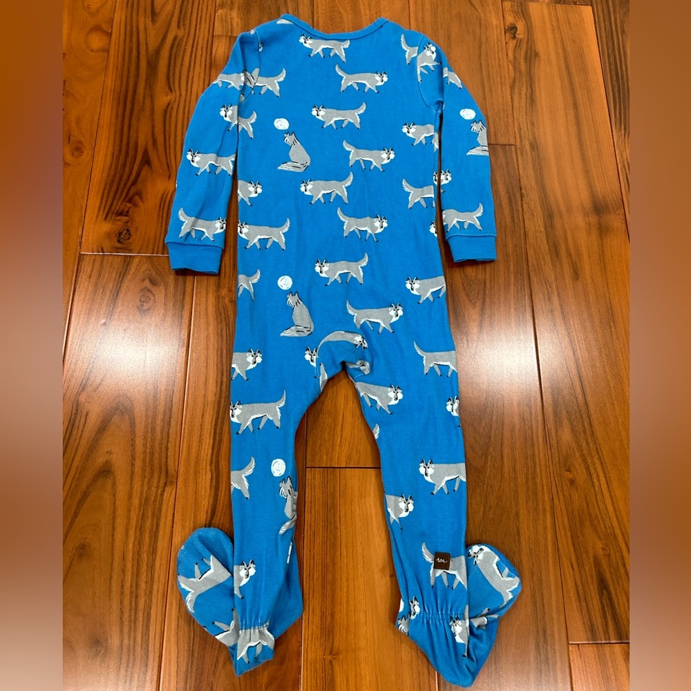Wolf print Night Night Footed Pajamas in blue by Tea Collection - Picture 2 of 6
